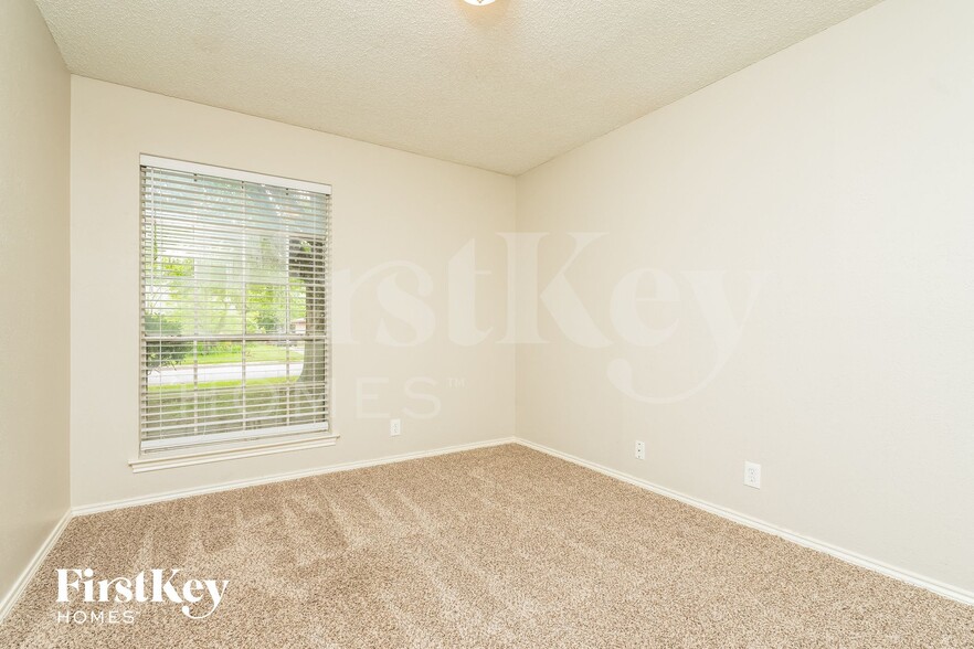 Building Photo - 635 Truman Ct