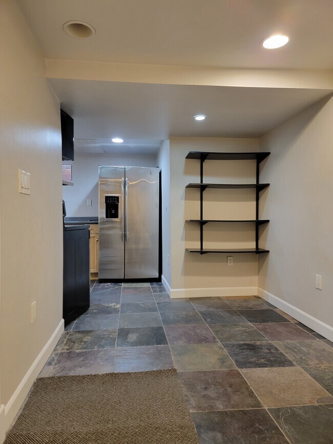 Entry - 310 Lewis St S