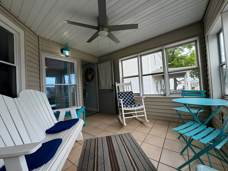 Building Photo - 108 W Grand Ave