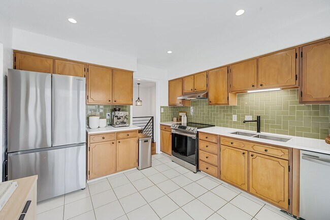Building Photo - Mostly Updated 5BD, 3BA Littleton Home with 2-Car Garage