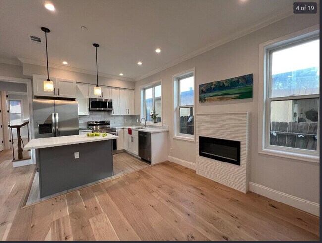 Building Photo - 661 Hampshire Ave