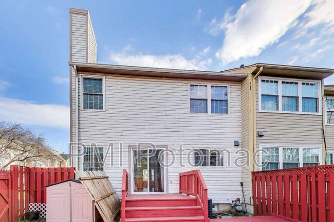 Building Photo - 8417 Meadow Green Way