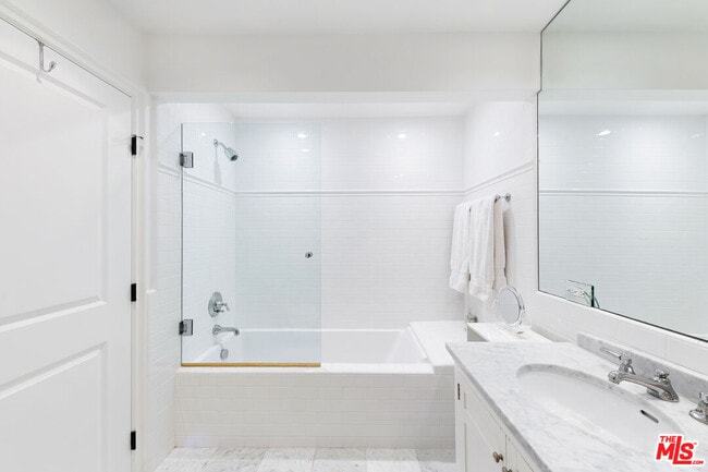 Building Photo - 11856 S Beach Club Way