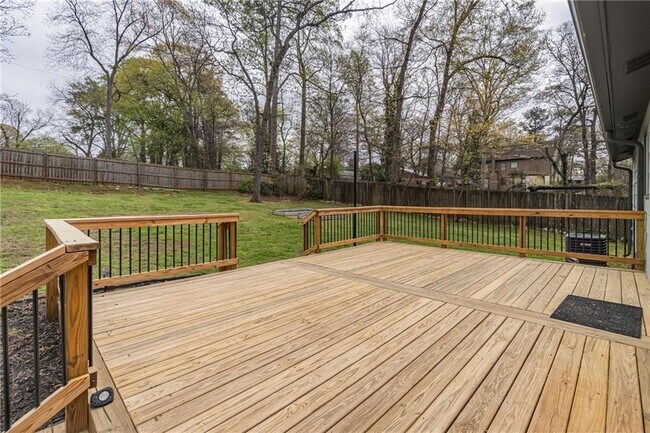 Building Photo - 1660 White Oak Way