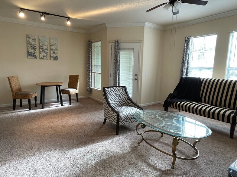 Building Photo - 8290 Gate Pky W