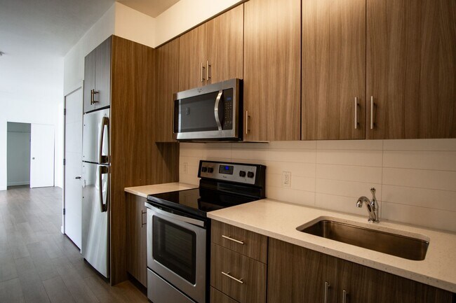 Building Photo - Light & Bright Top-Floor Studio w/Modern Amenities Ready Mid-April!