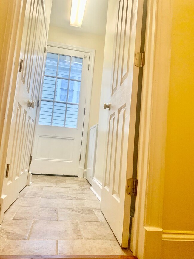 Building Photo - 405 N Madison St