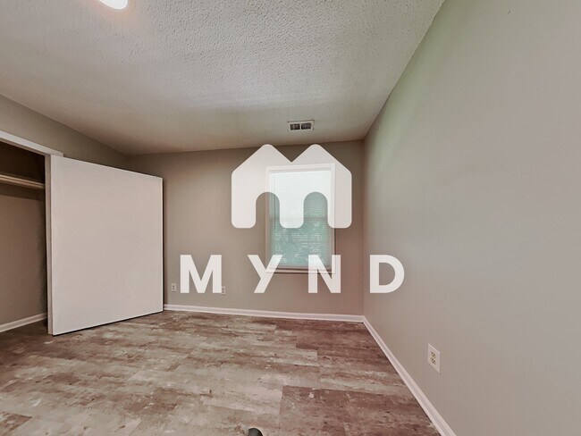 Building Photo - 1600 Poole Rd Unit G