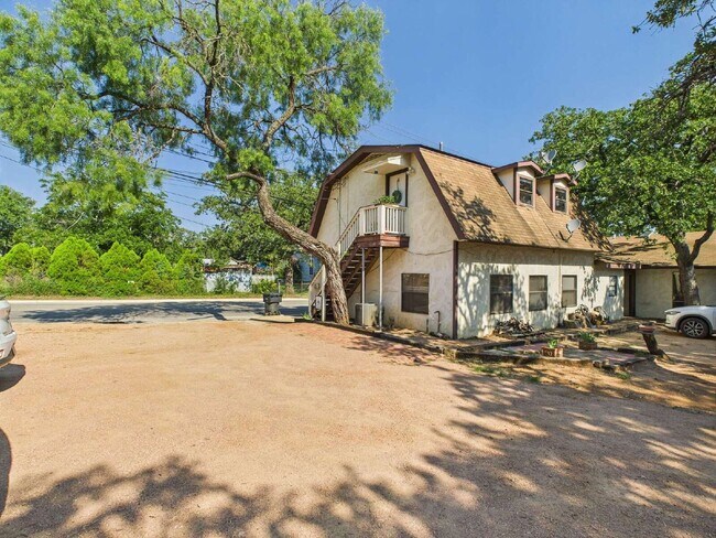 Building Photo - 321 W Park St