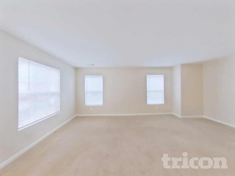 Building Photo - 923 Littleton Dr