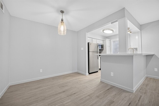 Building Photo - 1311 Antoine Dr
