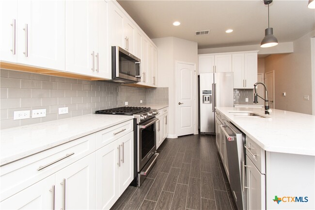 Building Photo - 9404 Privet Dr