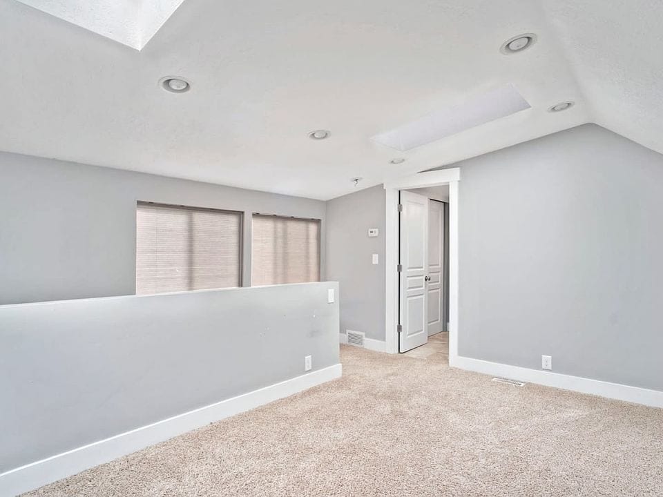 Building Photo - 1860 S 800 E