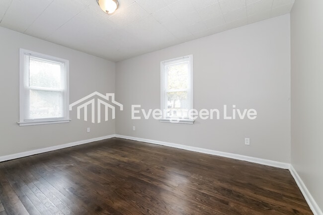 Building Photo - 319 S Hocker Ave