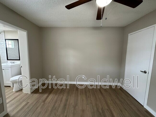 Building Photo - 1028 E 17th Ave