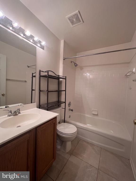 Building Photo - 10 Jolie Ct