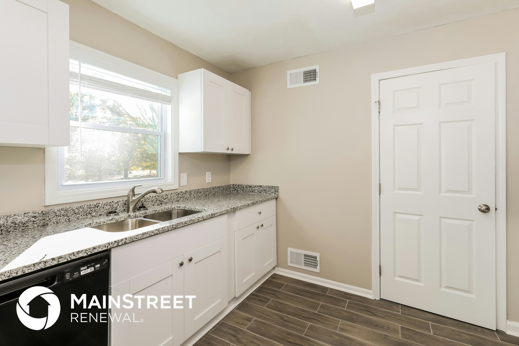 Building Photo - 219 Deerfield Dr