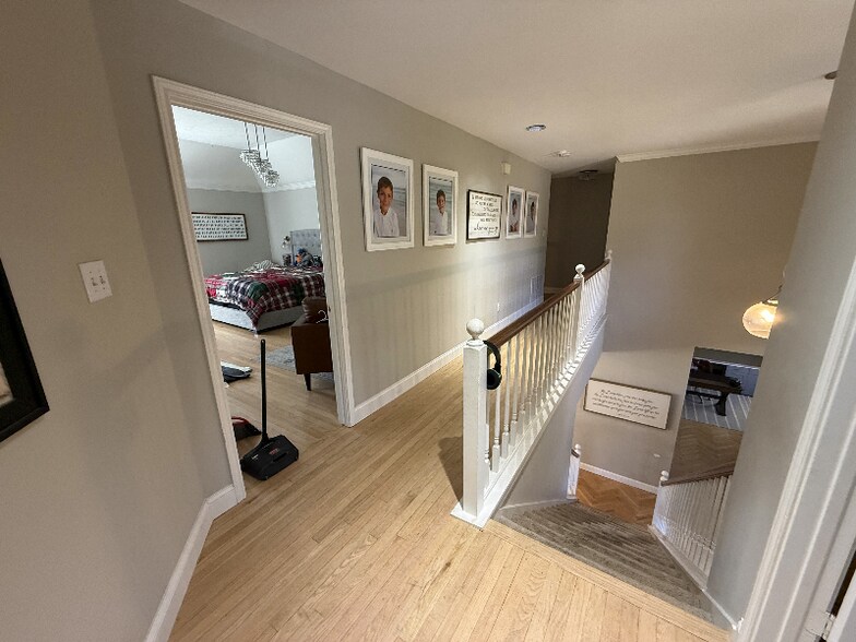 Building Photo - 4010 Crestwood Dr