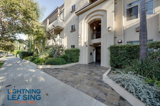 Building Photo - 10641 Woodbridge St
