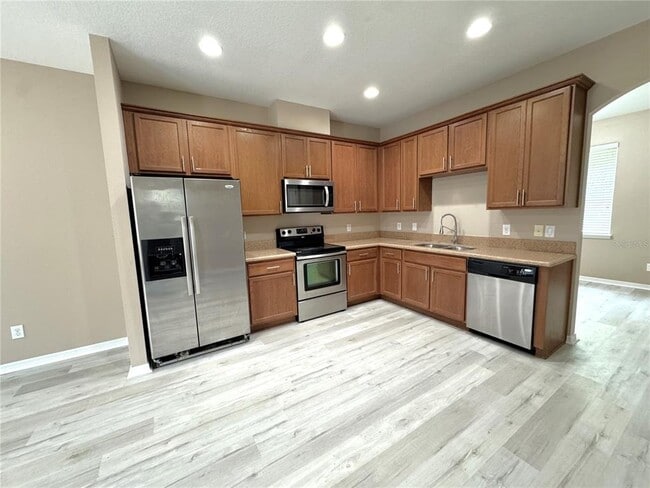 Building Photo - 12937 Emersondale Ave