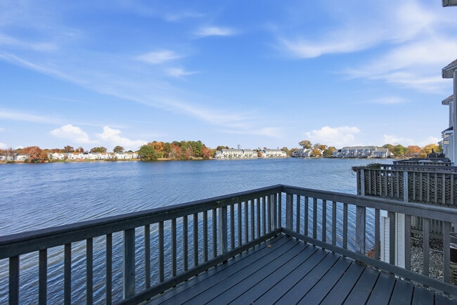 Building Photo - 5456 Summer Crescent