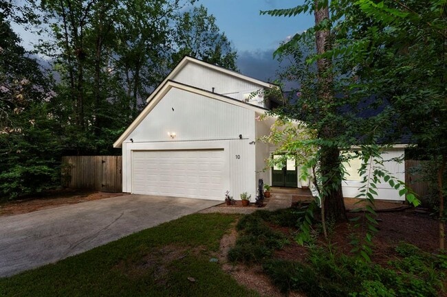 Building Photo - 10 Glorybower Ct