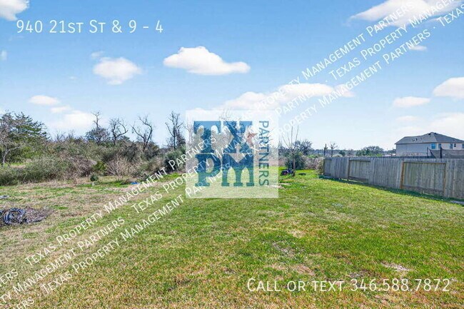 Building Photo - 940 21st St