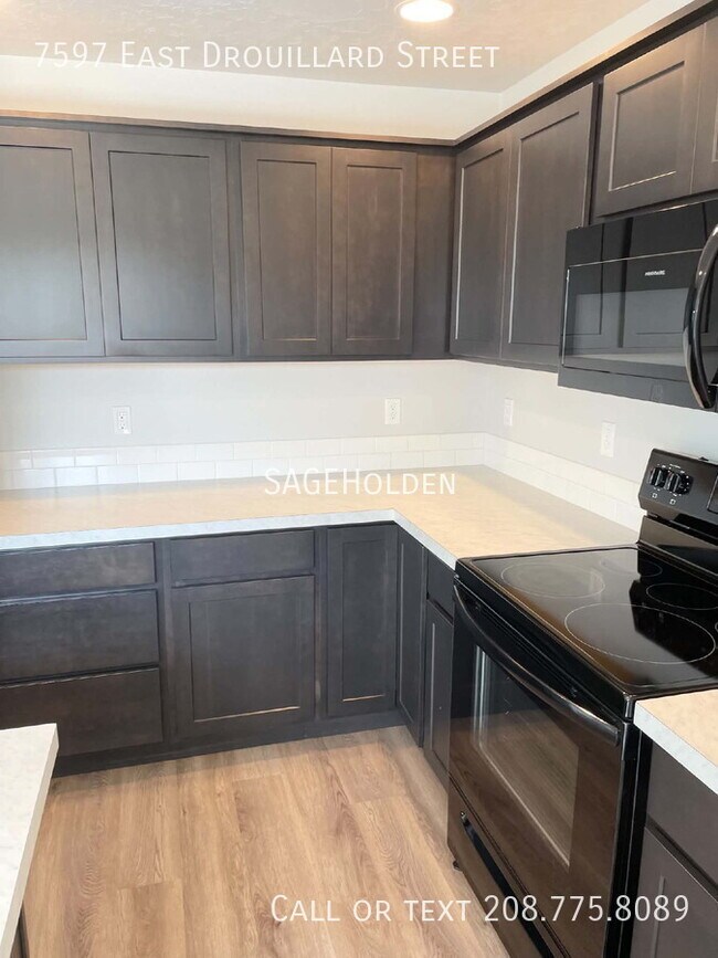 Building Photo - 7597 E Drouillard St