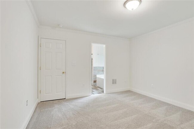 Building Photo - 1245 Ladd St SW