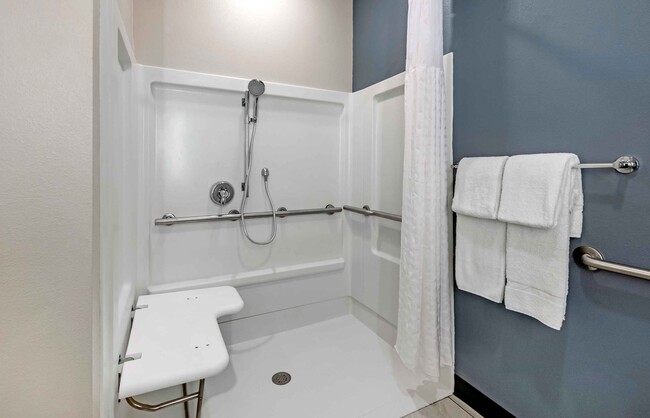 Building Photo - Furnished Studio-Providence - East Providence