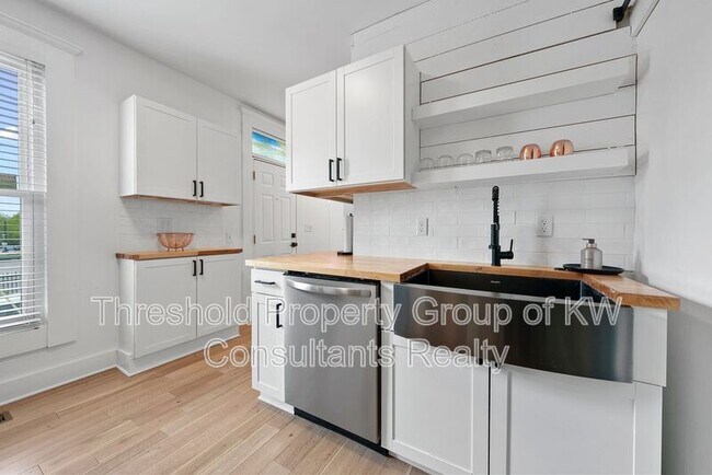 Building Photo - 61 E 7th Ave