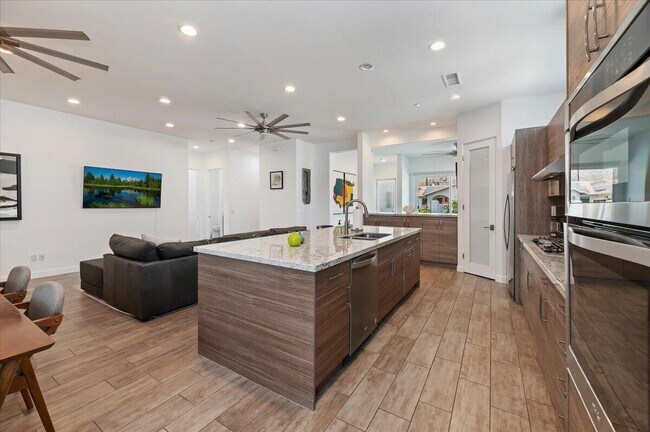 Building Photo - 53900 Avenida Ramirez