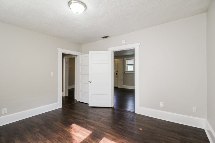 Building Photo - 478 W 63rd St
