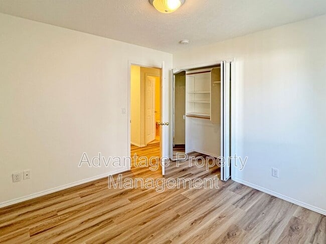 Building Photo - 1785 Cougar Ave SW