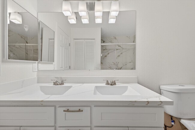 Building Photo - Completely Remodeled 2-Bedroom Townhome – Everything Brand New!