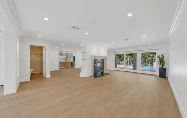 Building Photo - 5120 Carillo St