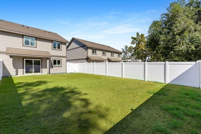 Building Photo - 605 N Rd 34