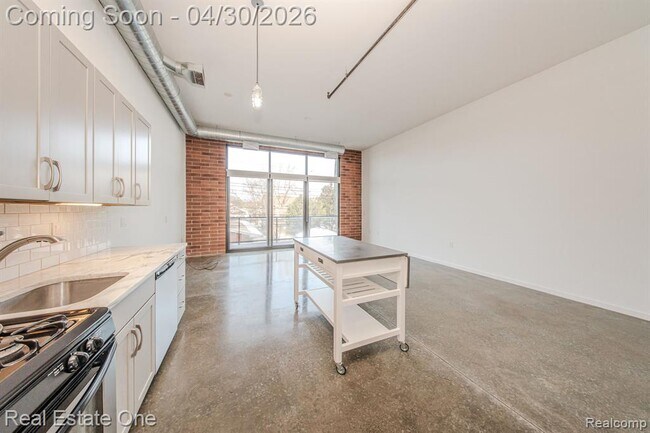 Building Photo - 211 E 9 Mile Rd