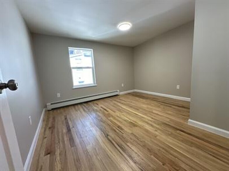 Building Photo - 463 E Main St