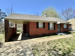 Building Photo - 3161 Gilmore Rd