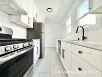 Building Photo - 326 N Kingsley Dr