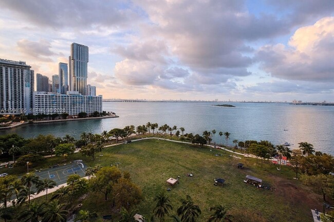 Building Photo - 1900 N Bayshore Dr