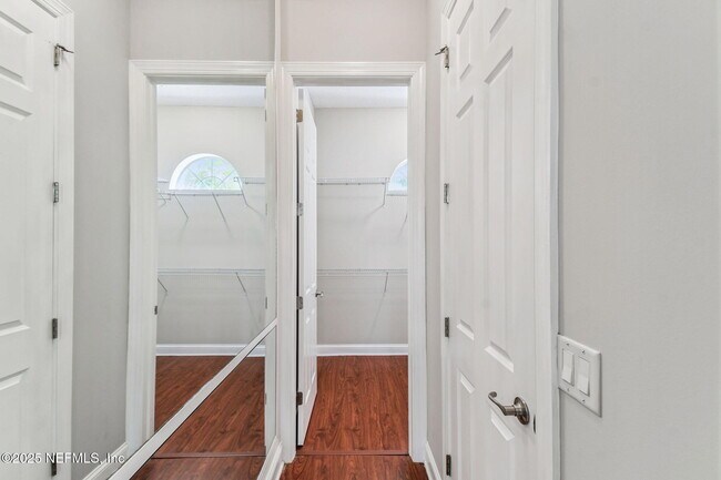Building Photo - 263 Stonewell Dr