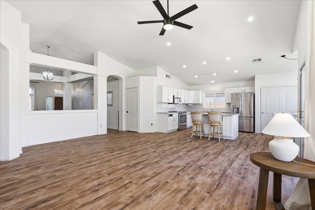 Building Photo - 4414 E Villa Rita Dr