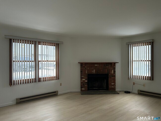 Building Photo - 43 Valley Dr