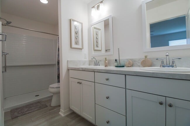 Building Photo - 7673 Woodley Ter