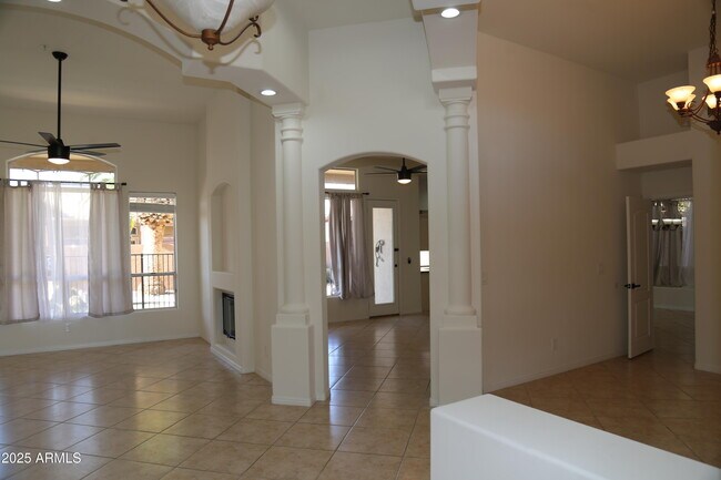Building Photo - 8895 E Wood Dr