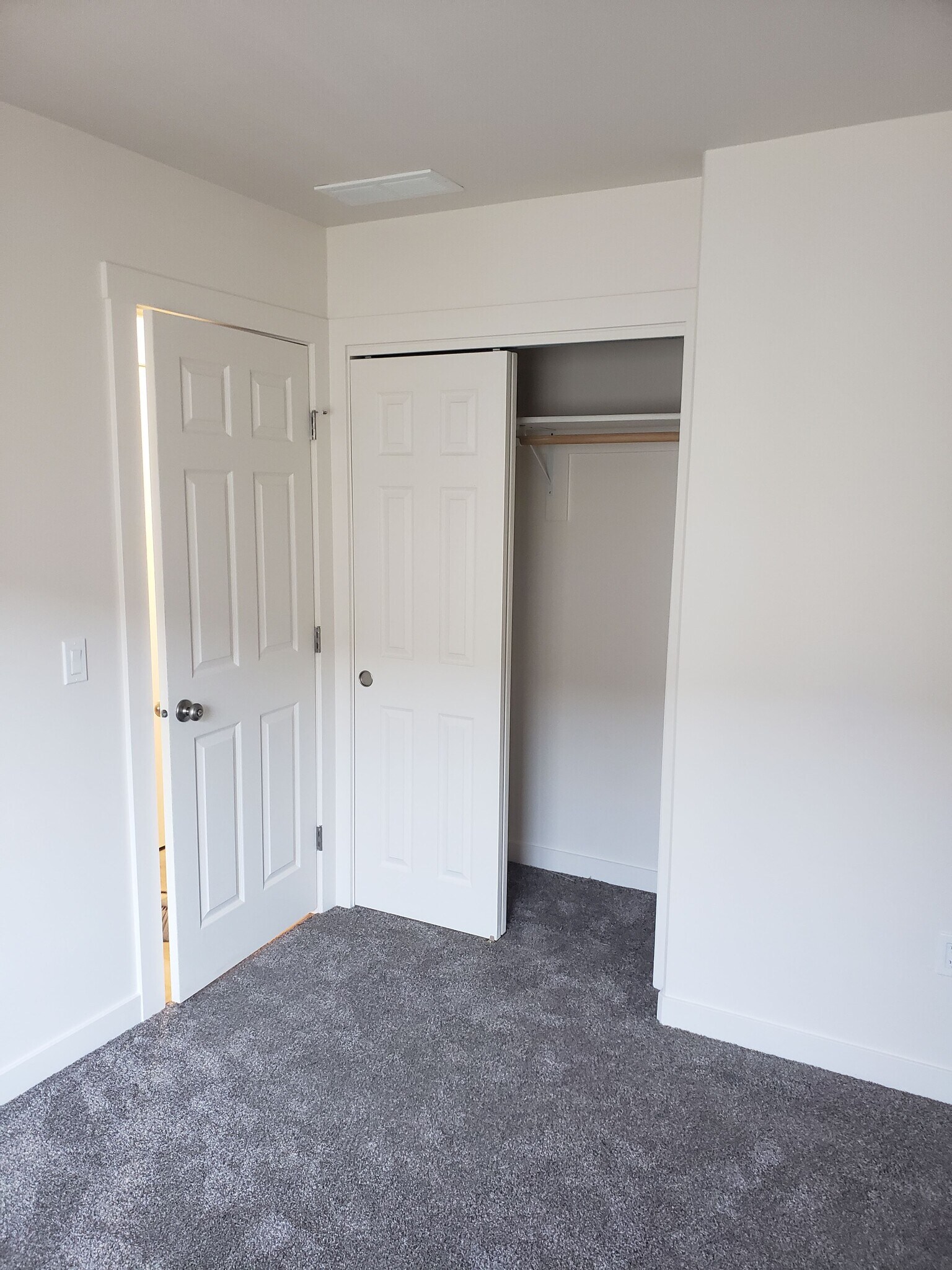 Building Photo - 712 Schodde Ave