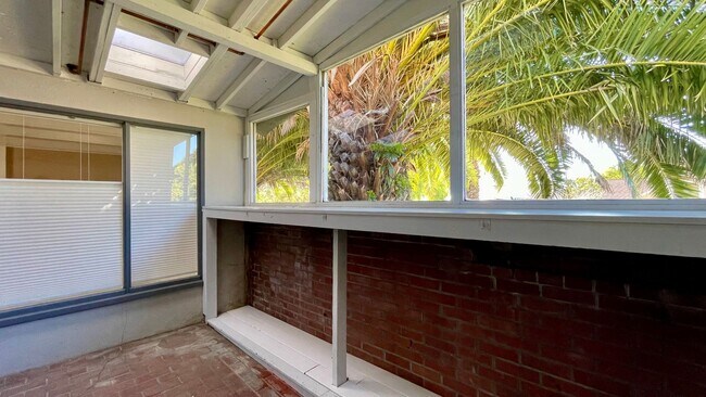 Building Photo - 1453 Lizzie St