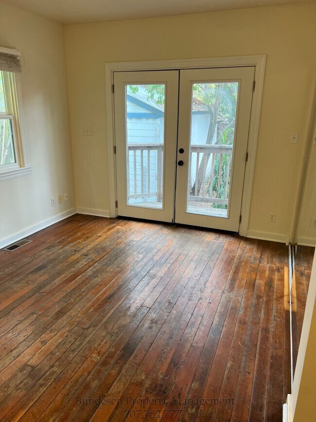 Building Photo - Charming 1 Bedroom Home with Hardwood Floors & Private Backyard
